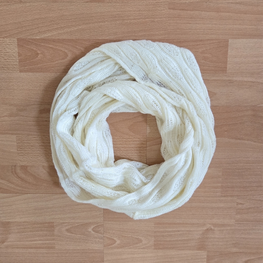 UK2LA cream circle infinity scarf